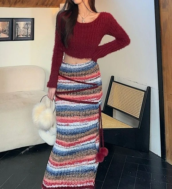 

Set Red Crew Neck Short Knitted Sweater Women's Autumn and Winter Chic Striped Skirt Two-piece Set