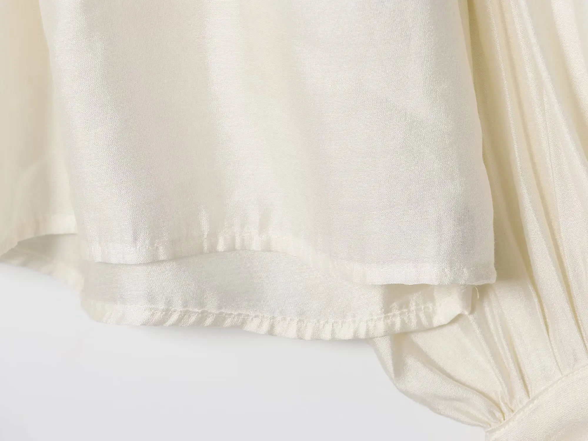 BSAY 2026 Französische Minimalistische Damen-Satinbluse mit Stehkragen, gerafftem Design, Laternenärmeln, lockerem Schnitt, glänzend, elegant, für Bürokleidung, Oberteil – Detail 18