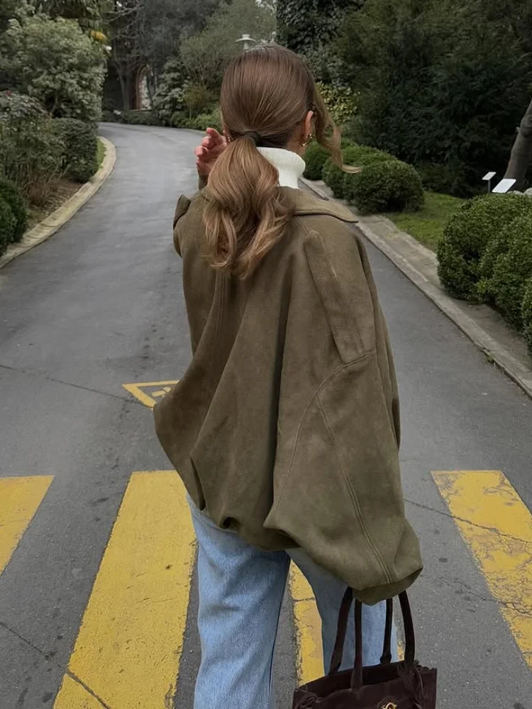 Рисунок 2 - Женская зеленая замшевая кожаная куртка 2025 года