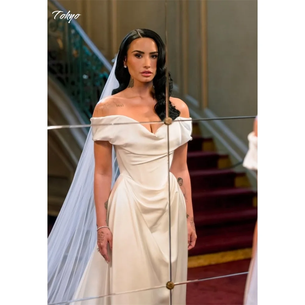 Vestidos de novia blancos personalizados con hombros descubiertos de Tokio, vestidos de novia elegantes de corte en A de manga corta, vestidos de boda de cola de corte 2025