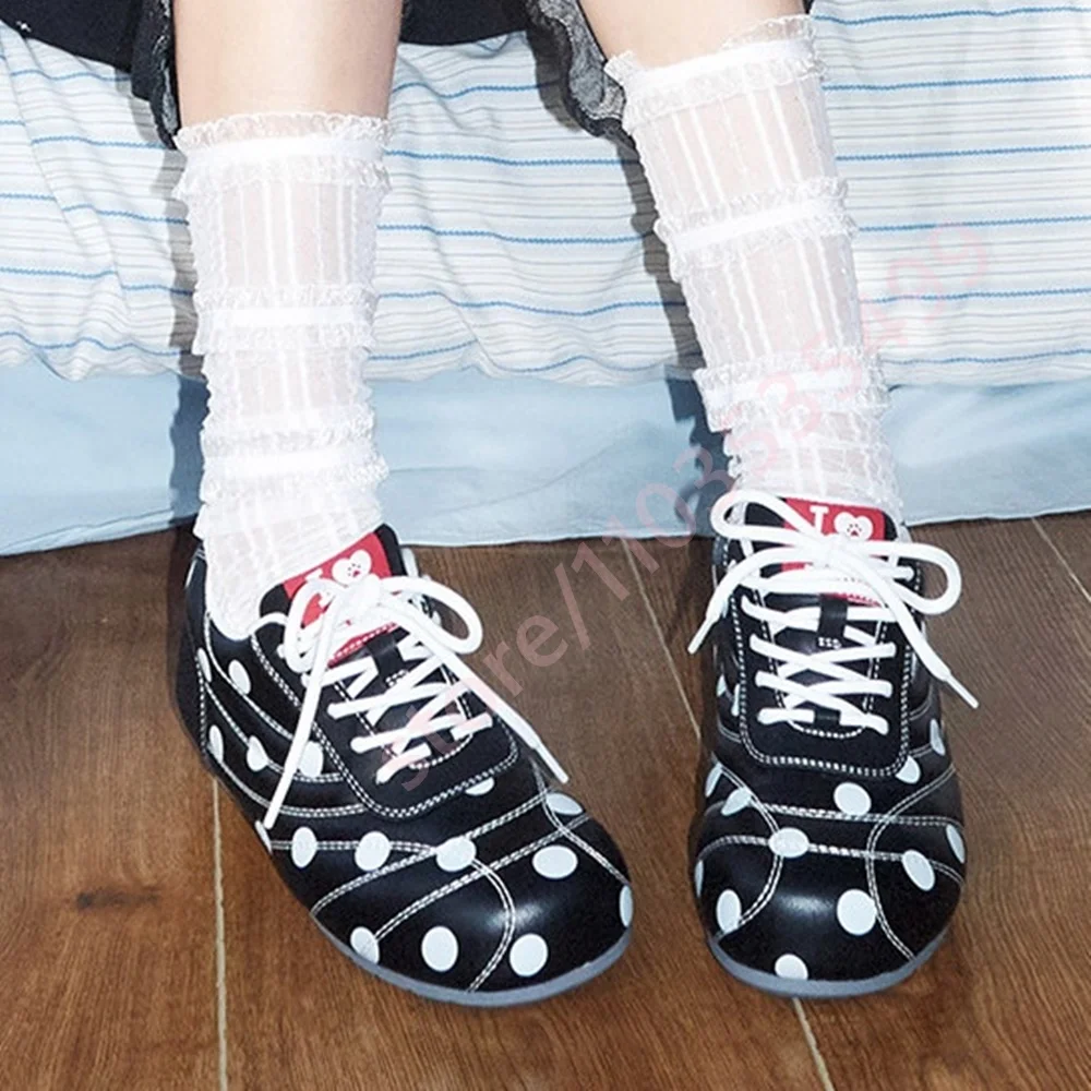 Zapatillas Retro con Puntos de Polka Dot 2026 para Mujer, Punta Redonda, Costuras en Contraste, Cordones, Suela Suave, Planas, Casuales, para Caminar a Diario, Deportivas