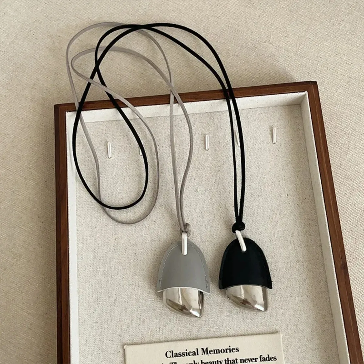 تصميم فريد من نوعه أسود أزرق فاتح بولي Leather جلد معدني كوز الصنوبر قلادة قلادة للنساء طويلة قابل للتعديل حبل سلسلة المختنقون 2026 #4