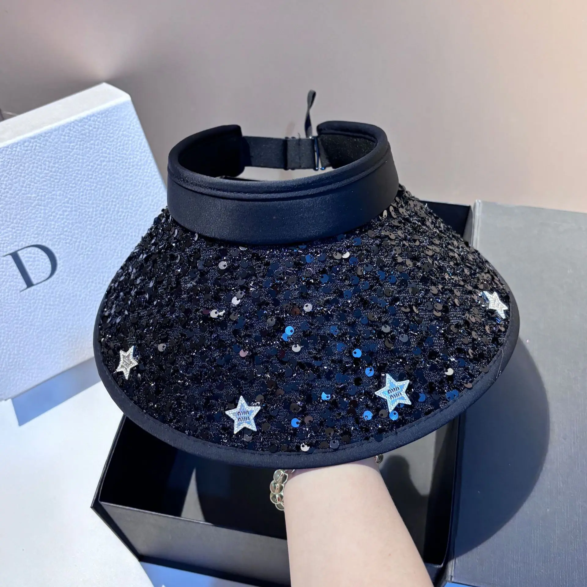 

Women's 2025 Xiaoxiangfeng Designer Sun Hat - Glamorous Pentagram Sequins Embellishment on Ice Silk Wide Brim UV Shield