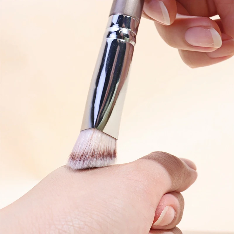 1pc triângulo chanfrado fundação escova círculos escuros manchas de acne corretivo escovas facial iluminador escova compõem ferramentas