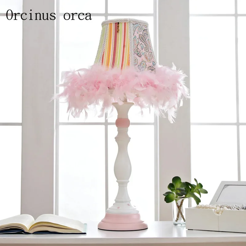 

Korean creative LED fabric desk lamp Princess bedroom Girl Bedroom bedside lamp American pink feather table lamp free shipping