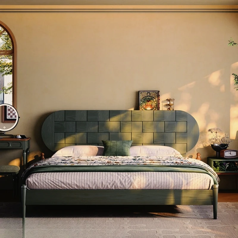 

French Retro Floating Platform Bed: Full Solid Ash Wood 1.8m Design with Low-Profile Base for Stable Support & Airy Feel in Smal