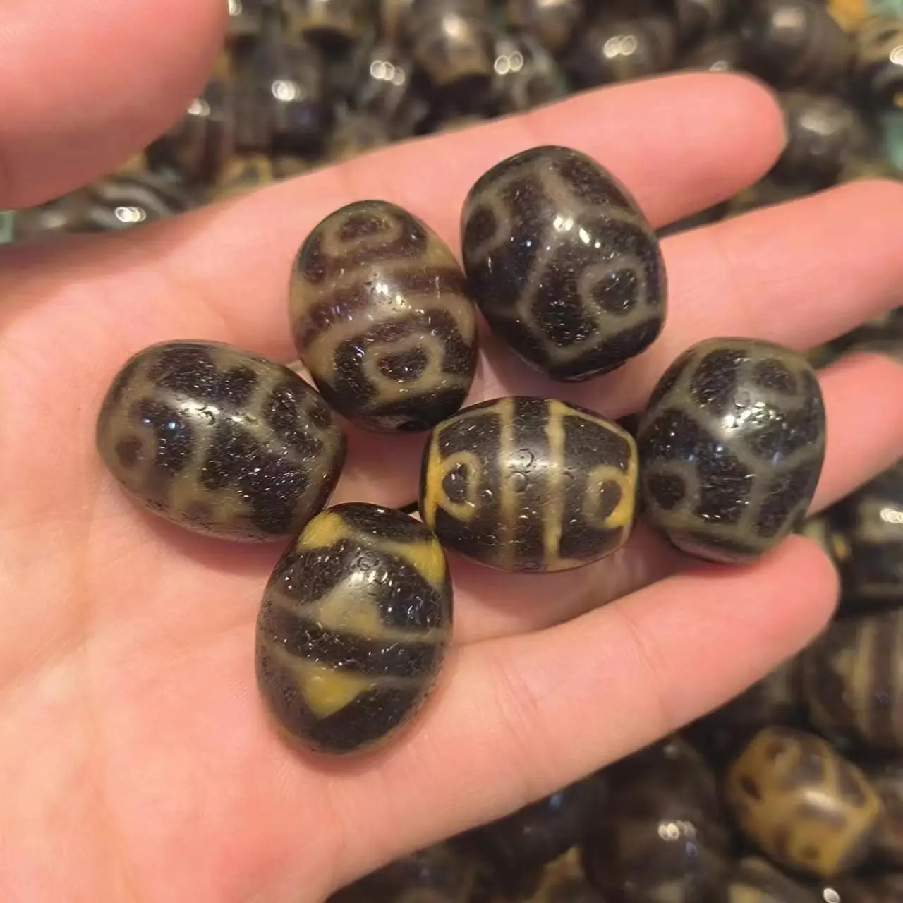 100pcs/lot natural multi-pattern old agate dzi wholesale Handmade beads Rare breeds Weathering lines Black yellow Accessories