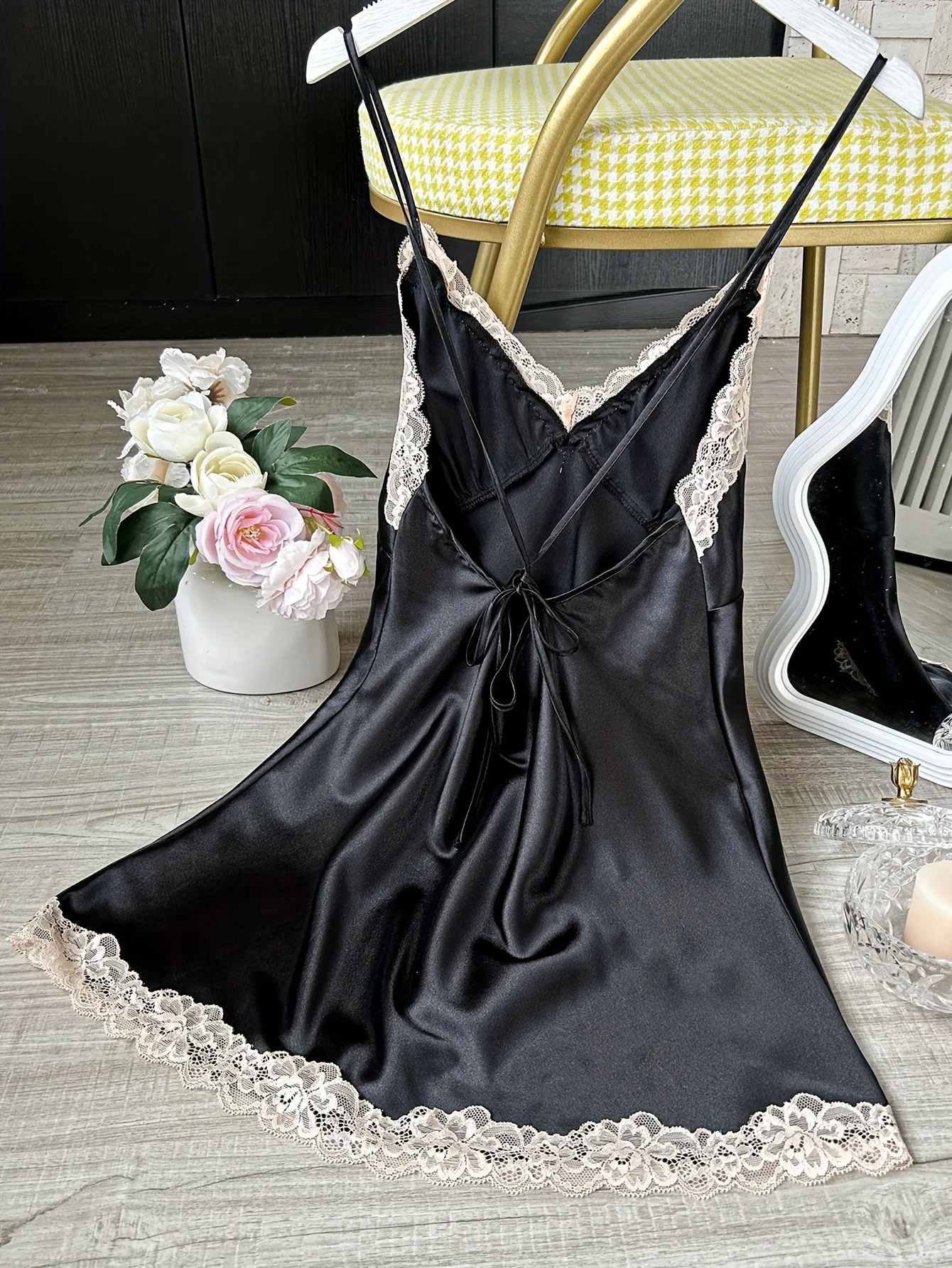 Damen-Unterhemd aus Satin mit V-Ausschnitt und Spitzenbesatz, 1-teilig, sexy Mini-Nachthemd – Detail 13