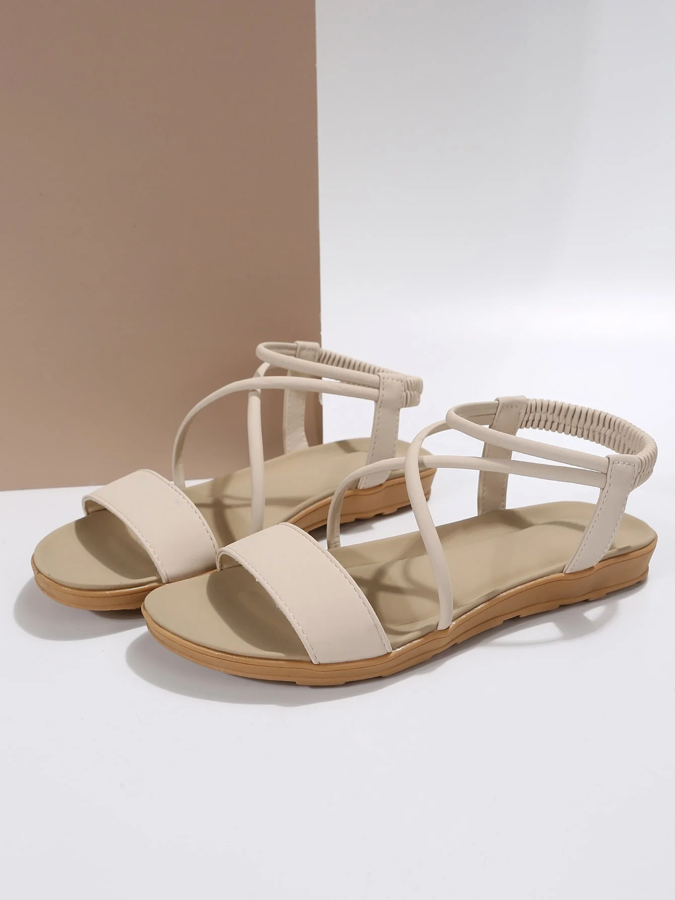 2026 Sommer Damen Flache Sandalen mit Kreuzriemen, offener Zehenpartie, lässige Strandschuhe, Übergrößen 36-45, leichte, bequeme Gehschuhe – Detail 9