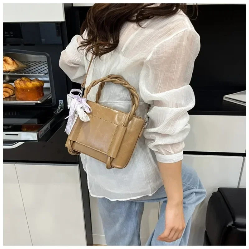 رائعة بولي PU حقائب كتف مربعة صيف جديد سستة 2025 رائجة البيع حقائب نسائية حلوة متعددة الاستخدامات حقيبة كروسبودي المرأة