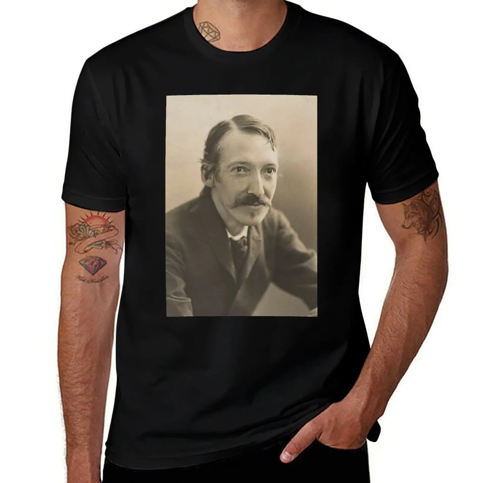 

Vintage Robert Louis Stevenson Photo Portrait T-Shirt Fashion Casual Short Sleeve Top