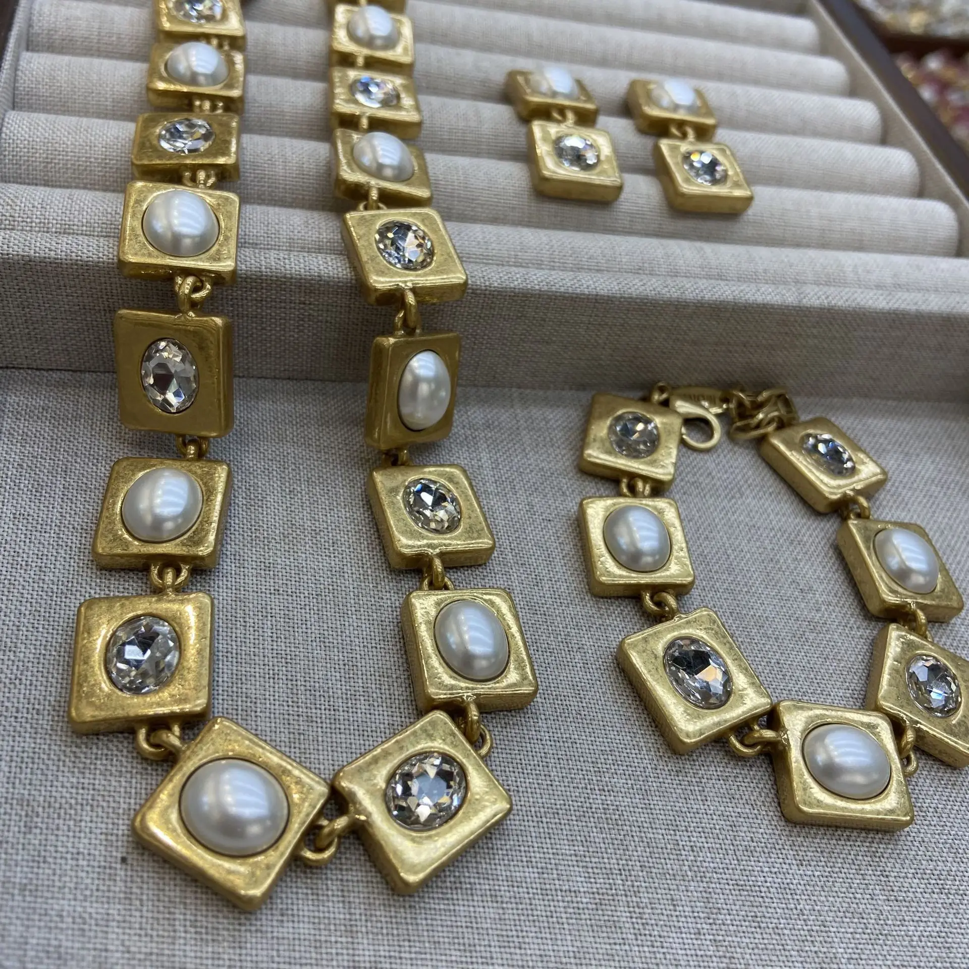 Women Vintage Gold Diamond Pearl Necklace Square Earrings Bracelet Set 2024