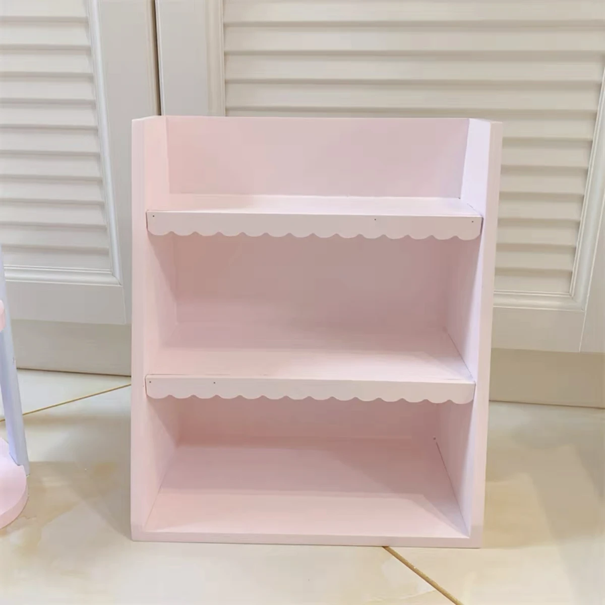 ピンクの木製3段収納ラック 女の子向け 収納棚