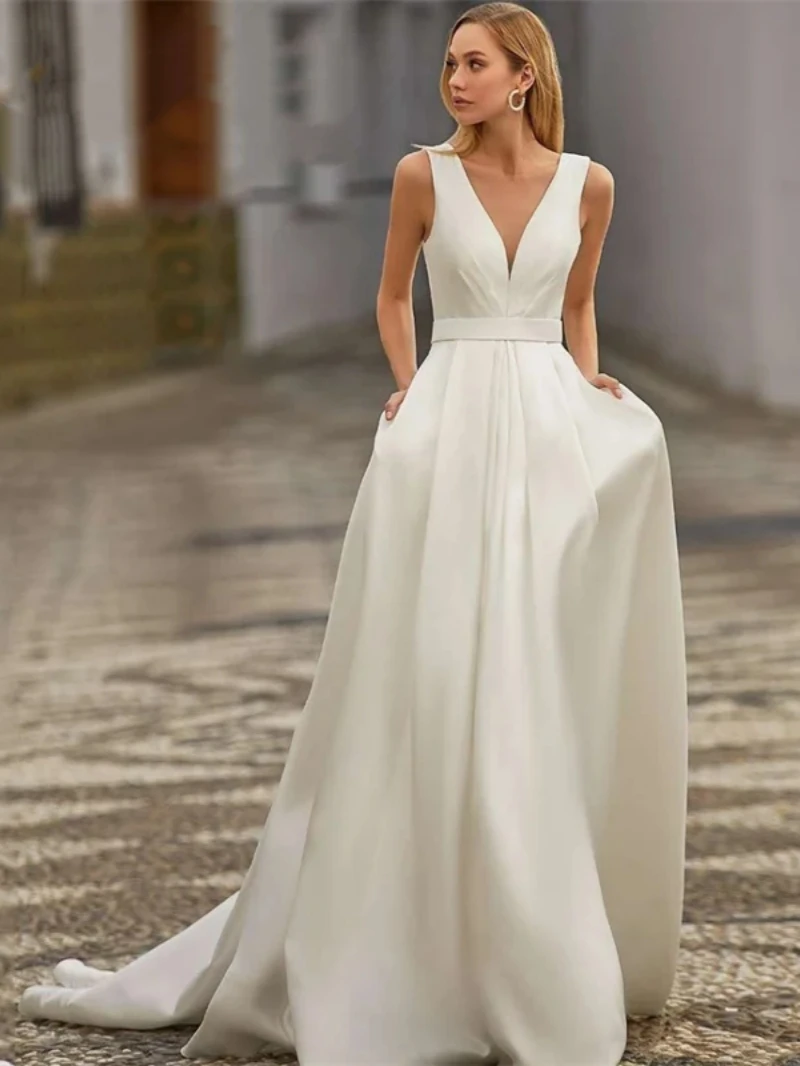 Vestidos de casamento simples acetinado para mulheres, vestidos de noiva, decote em v, sem costas, sem mangas, Sweep Train, 2024