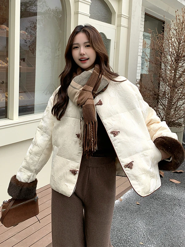 

Новая женская зимняя куртка-пуховик с цветочной вышивкой и пуговицами, теплая, с элементами комбинированной ткани, верхняя одежда