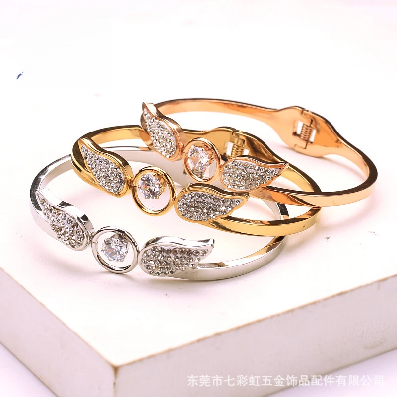 

Wing pattern stainless steel bracelet