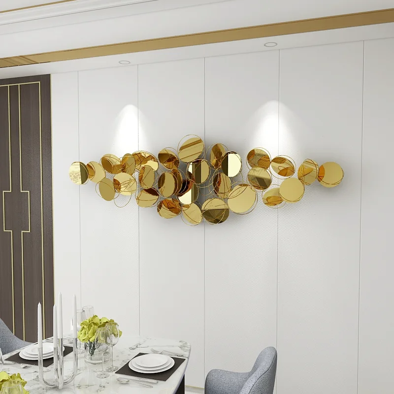 جدار معدني فاخر من الفولاذ المقاوم للصدأ معلق على الحائط لغرفة المعيشة وأريكة خلفية لتزيين الحائط وغرفة نموذجية