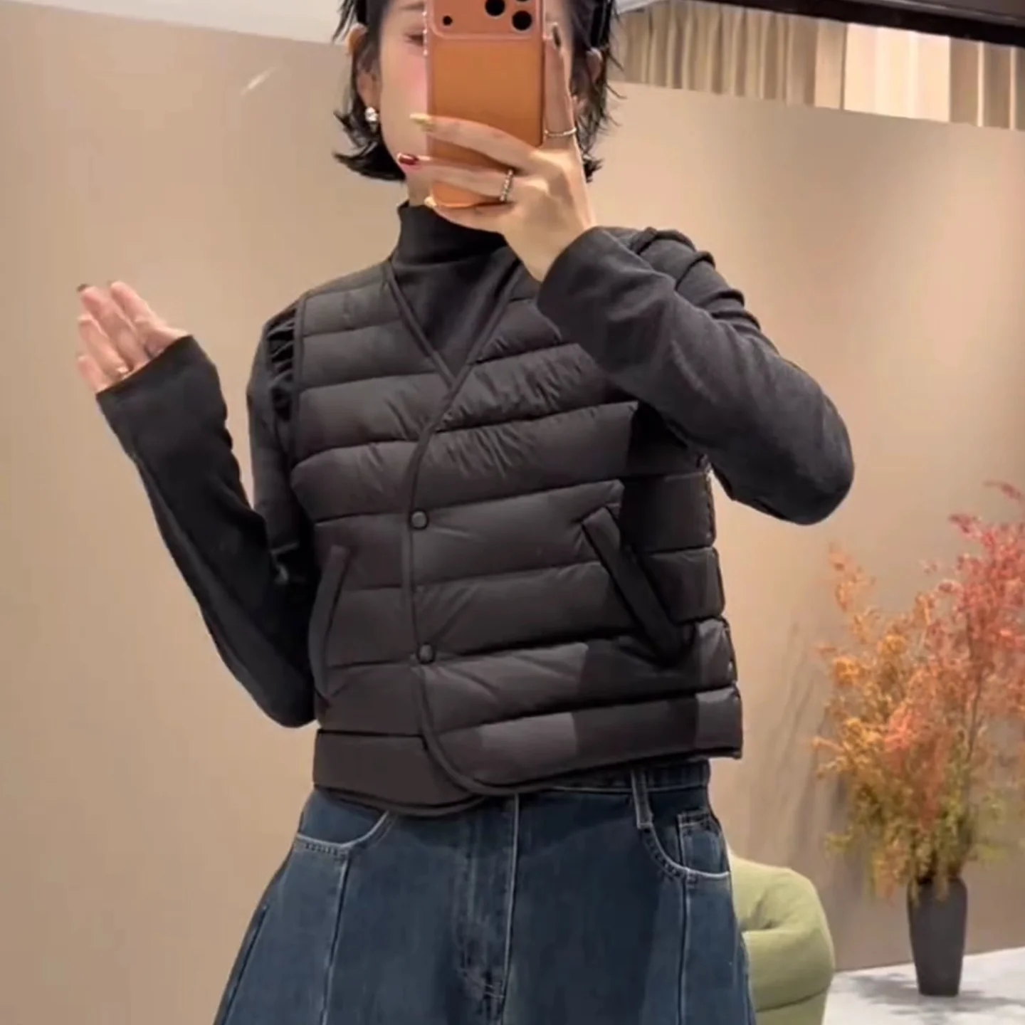 

Slim Fit Lightweight down Vest Women's Winter Faionable Svel Thiened Double Button Warmth V-ne ort Sle