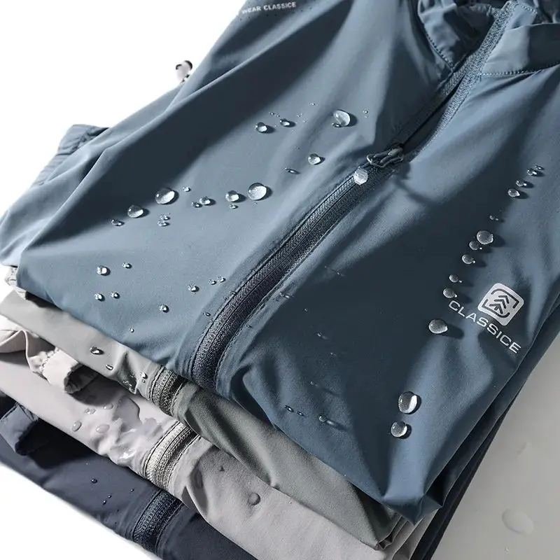 سترة Qui-Drng خفيفة الوزن وقابلة للتنفس للرجال في الهواء الطلق مع قبعة قابلة للفصل للسفر في الصيف ملابس للحماية من الشمس