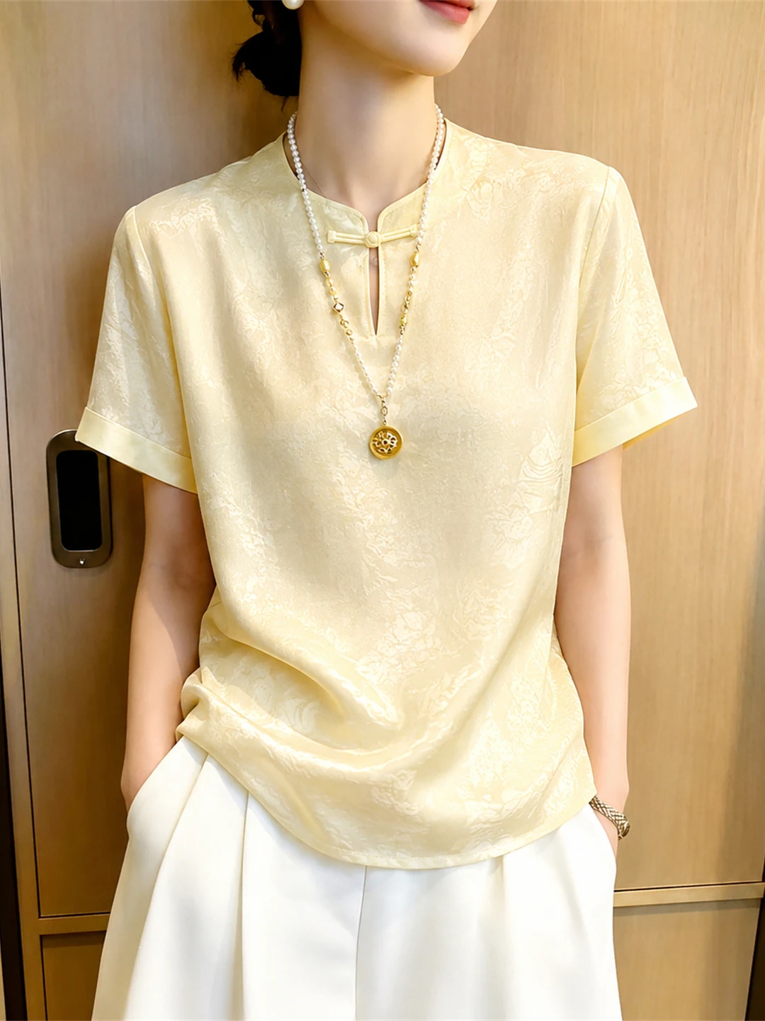 

Fashionable Loose Short Sleeve Shirt Chinese Style Button Design Straight Cut Silk Top for Young Women Summer Lazy Style