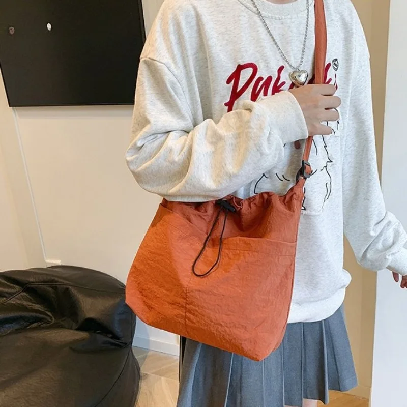 

Casual Artistic Canvas Bucket Bag, Large Capacity & Minimalist Drawstring Design, Suitable for Work Commute