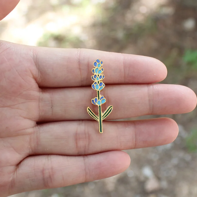 Purple Lavender Bouquet Brooch Beautiful Lavender Enamel Pin Hyacinth Flower Badge Lapel Pins for Gifts Jewelry Accessories