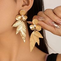 KunJoe Elegant Imitation Pearl Flower Drop Earrings for Women Trendy Designer Gold Color Leaf Pendant Earrings Wed Party Jewelry
