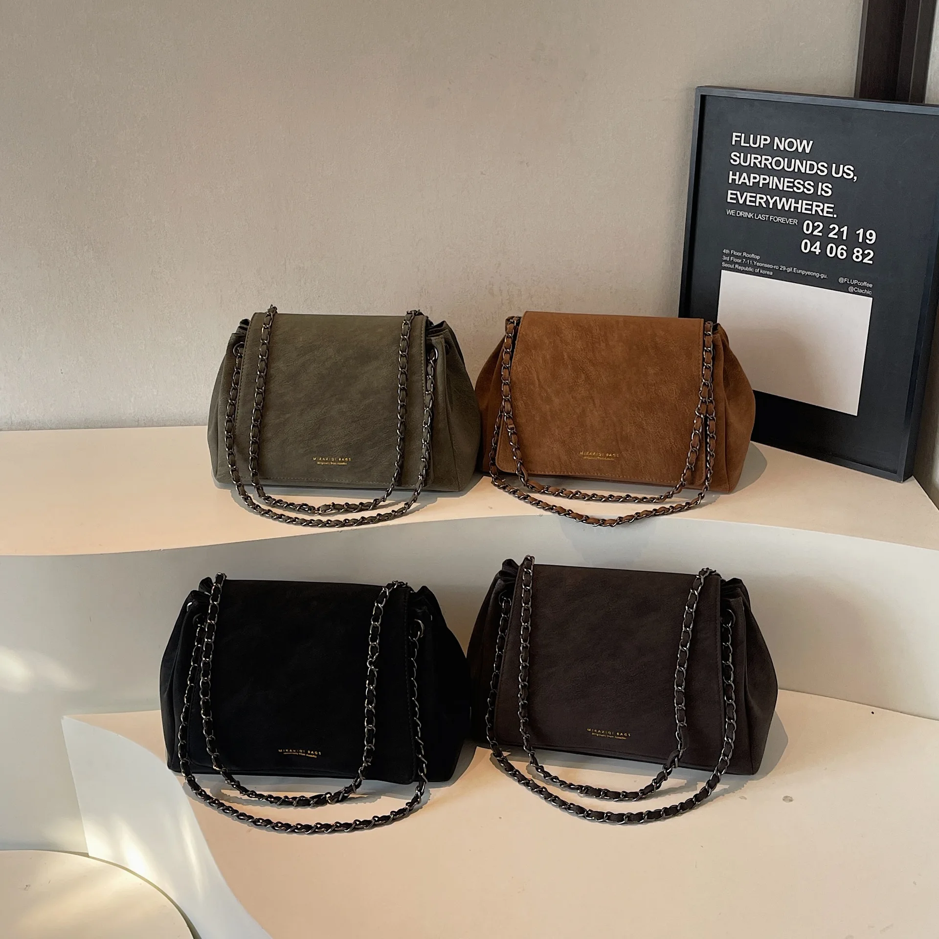 

2025 Winter Women's Vintage Suede Shoulder Bag Large Capacity Multi-way Crossbody Purse, Velvet Retro Handbag for Daily Commute