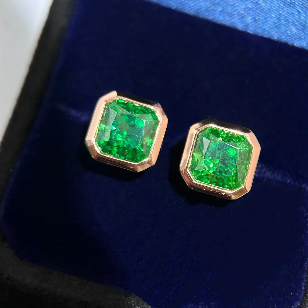 

Square diamond earrings ladies S925 silver emerald earrings mini small ear bone stud female temperament