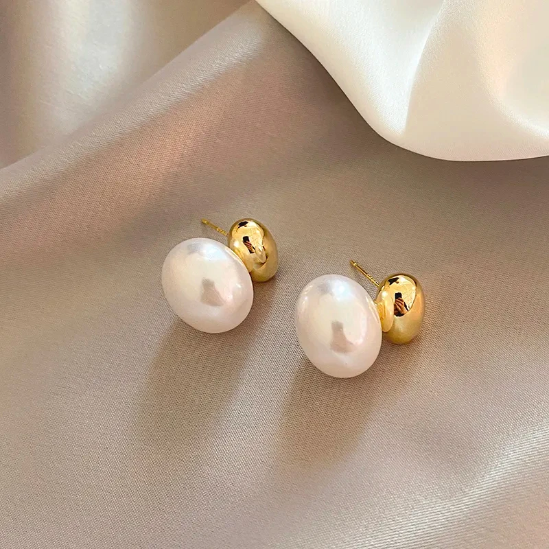 2023 New French Elegant Gold Color Bean Spliced Flat Pearl Earrings for Korean Fashion Jewelry Party Women\'s Sweet Accessories