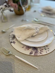 Nuovi piatti per caricabatterie rotondi in acrilico piatti da tavola per decorazioni da ristorante per feste di matrimonio da 13 pollici con bordo in argento dorato 4 pz/set