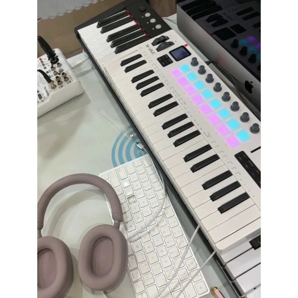 M-VAVE SMK-37 Elite MIDI Production Controller 37 Velocity Keys 16 RGB Pads Aftertouch 8 Encoders FM Synth USB C 2000mAh for DAW