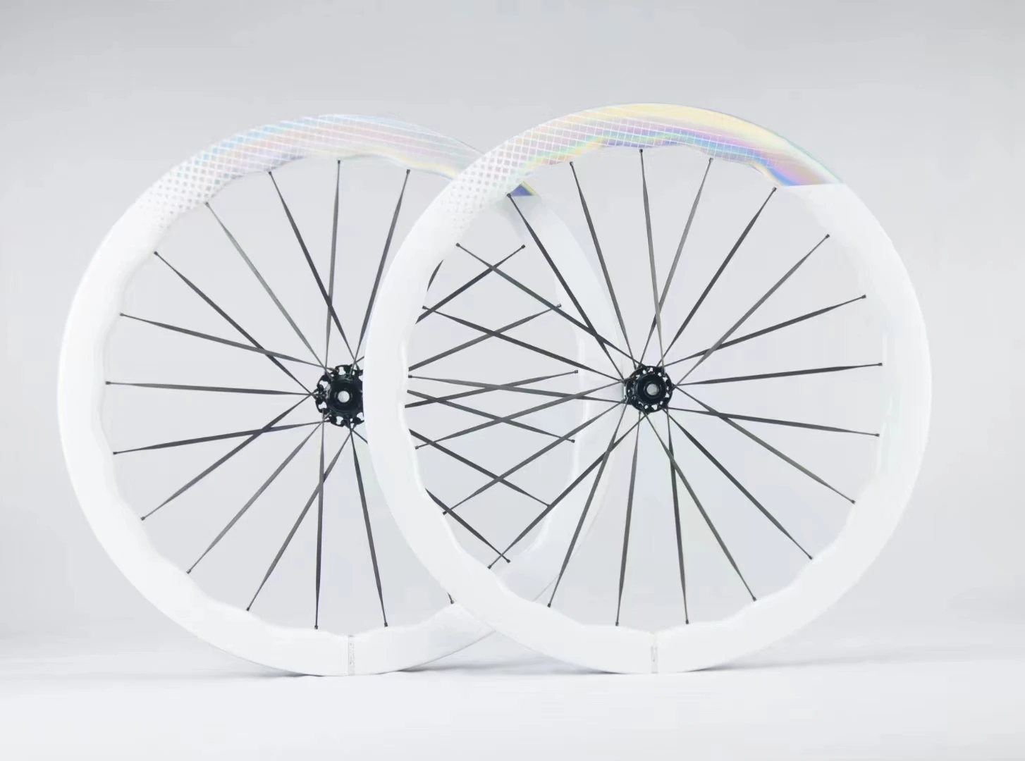 KOMCAS White Paint Disc Brake Carbon Wheels Center Lock Road Bike Wheels 700C UCI Quality Road Racing Wheelset