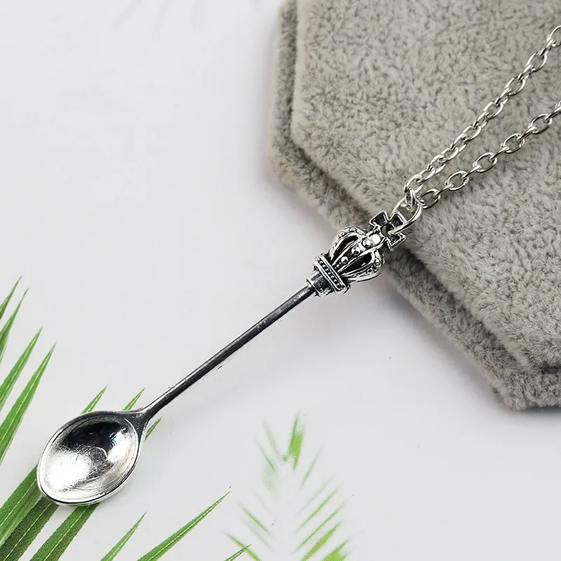 Movie Mini Crowns Spoon Necklace Vintage Mini Teaspoon Pendant Necklaces Cosplay Toys Gifts