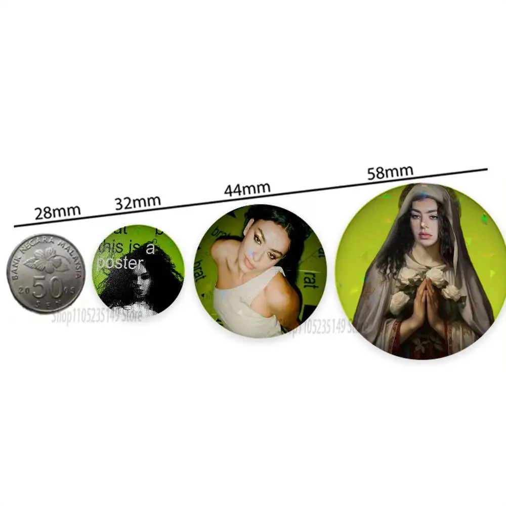 المغني تشارلي Xcx دبابيس 58 مللي متر لطيف الكرتون شارة دبابيس اليدوية لحقيبة الظهر اكسسوارات مجوهرات هدايا