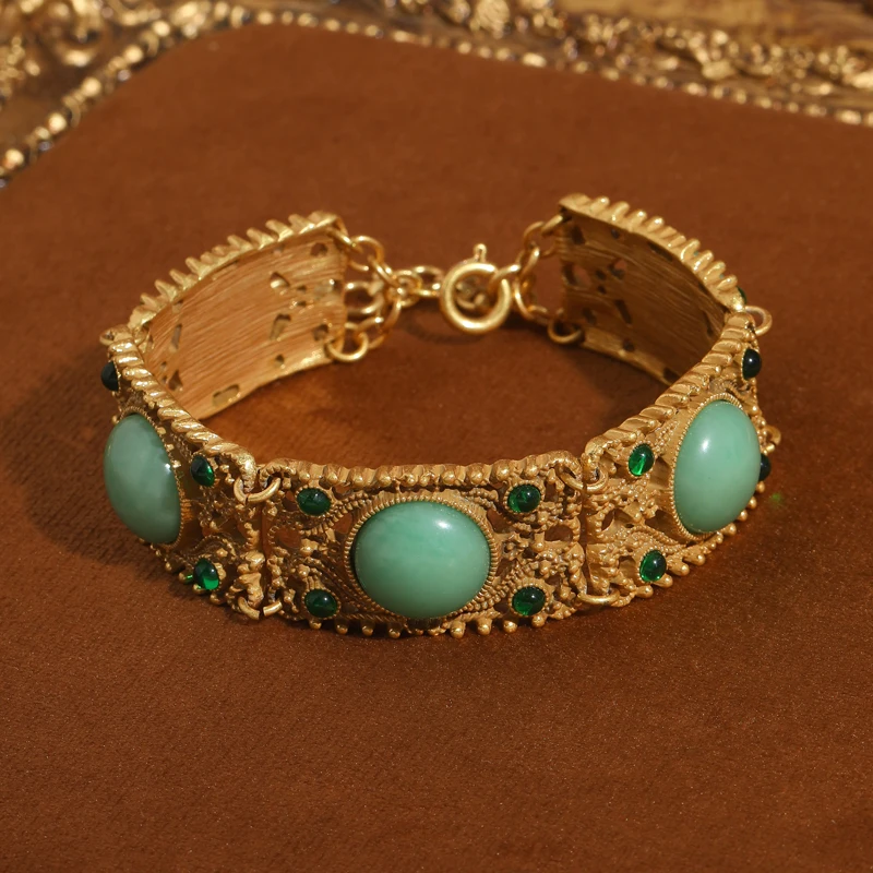 

Vintage Round Green Jade Bracelet Made Of Natural Stones Rhinestone Luxury Jewelry Designers Bangle For Woman Retro Girlfriend