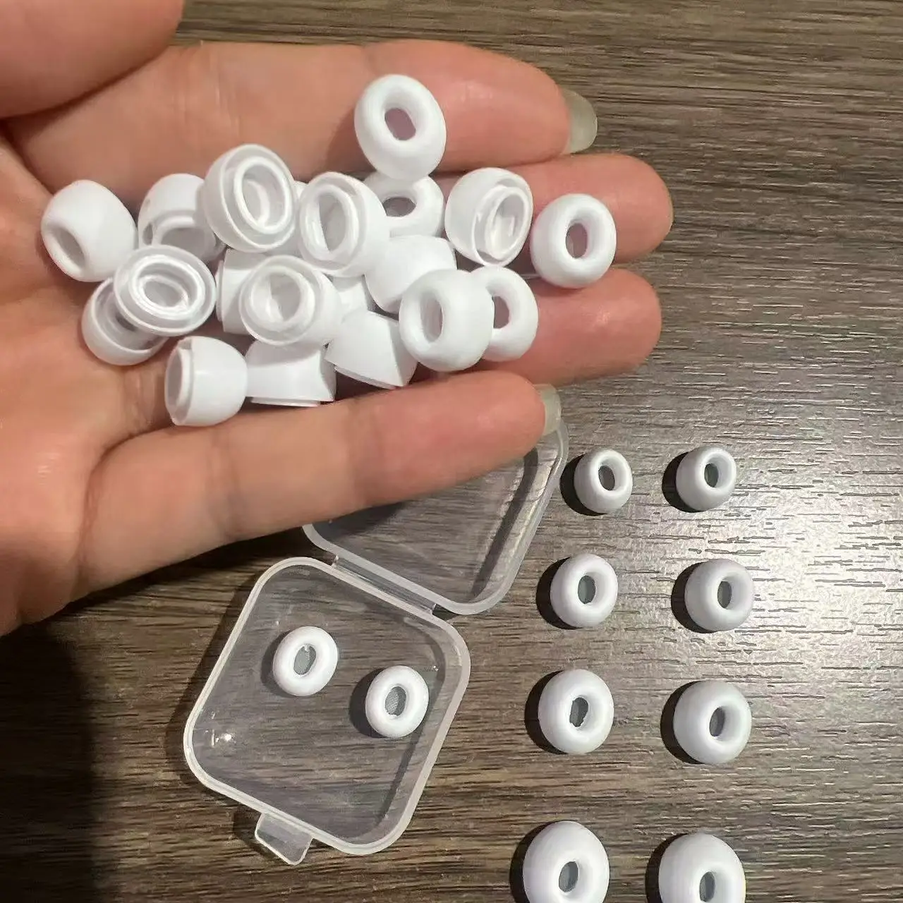 أطراف أذن بديلة من السيليكون لأجهزة AirPods Pro 3، أطراف مريحة وآمنة مناسبة لسماعات الأذن، زوج واحد من الأذن المقاومة للانزلاق والعرق