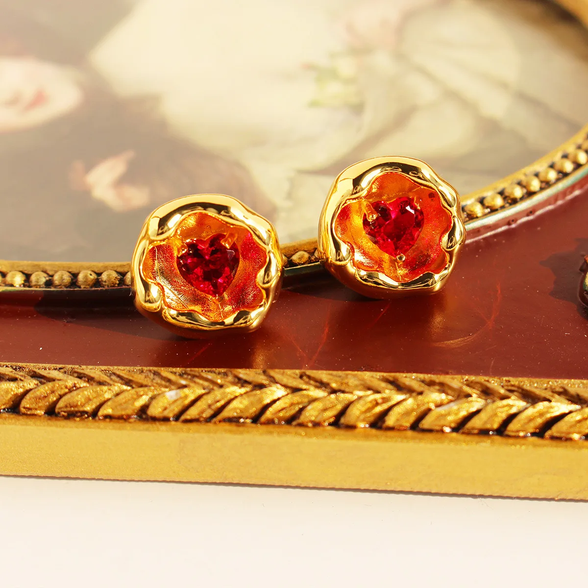 

Japan And South Korea Fashion Fold Bract Earrings Inlaid With Love Zircon Design Light Luxury Earrings