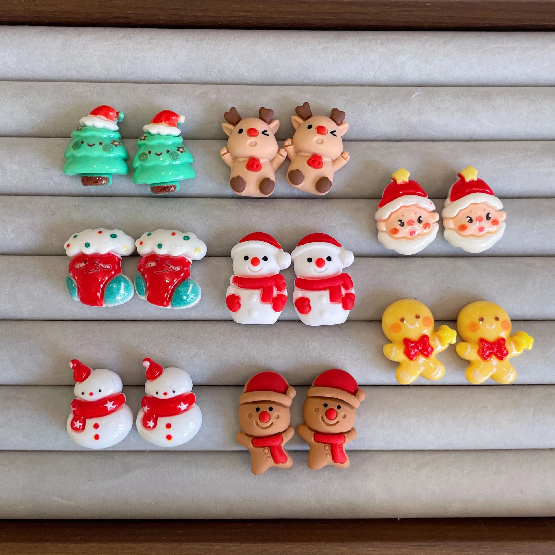 

Cute Cartoon Mix Styles Merry Christmas Earrings for Women Girls Xmas Tree Santa Snowman Stud Ear Clips New Year Jewelry Gifts