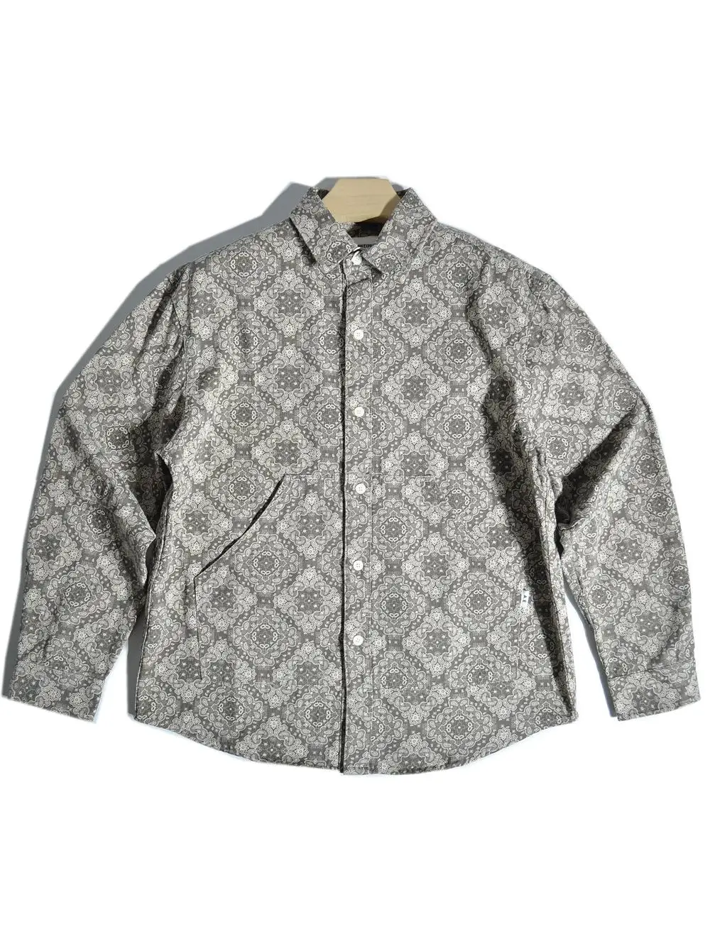

Retro Japanese Style CityBoy Loose Fit Long Sleeve Shirt with Large Pocket Walnut Flower Print Mountain System Workwear Jacket