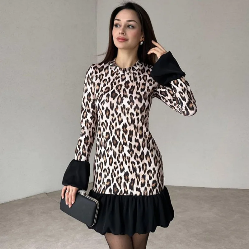 Women's leopard print spliced horn long sleeved elegant and fashionable short skirt