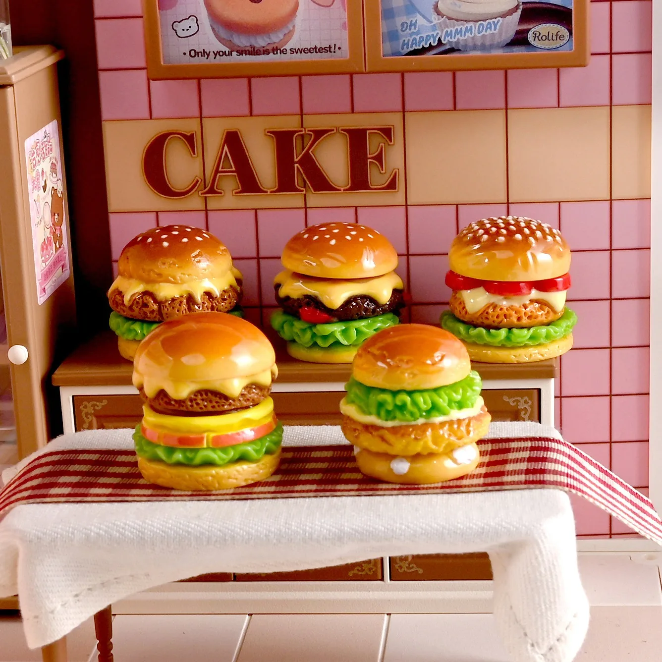 1pc Cartoon large-sized hamburger miniature resin food toy, cute dollhouse kitchen decoration