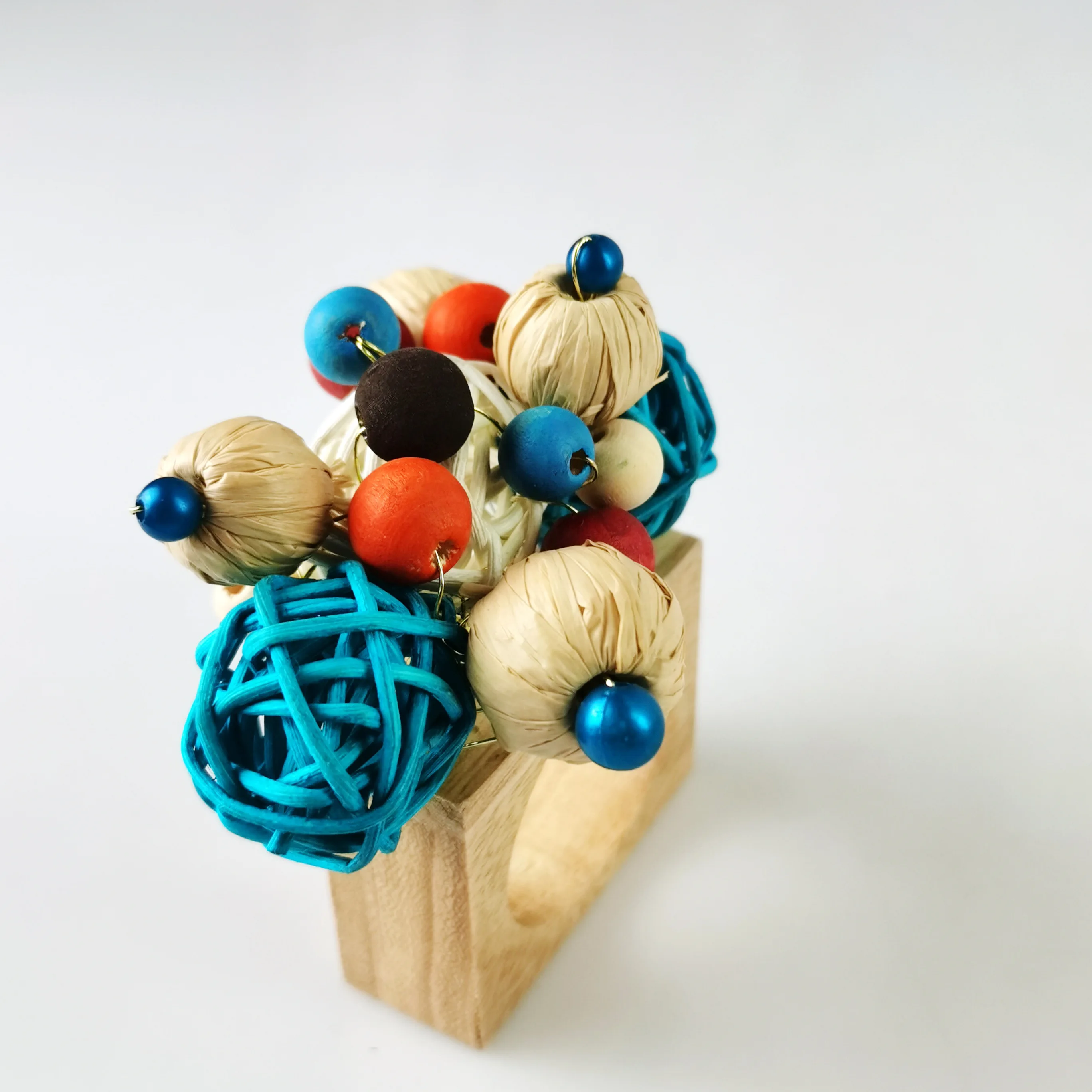 Free Shipping Colorful Knitted Balls Wood Napkin Ring For Holidays And Wedding Set Of 4 Pcs