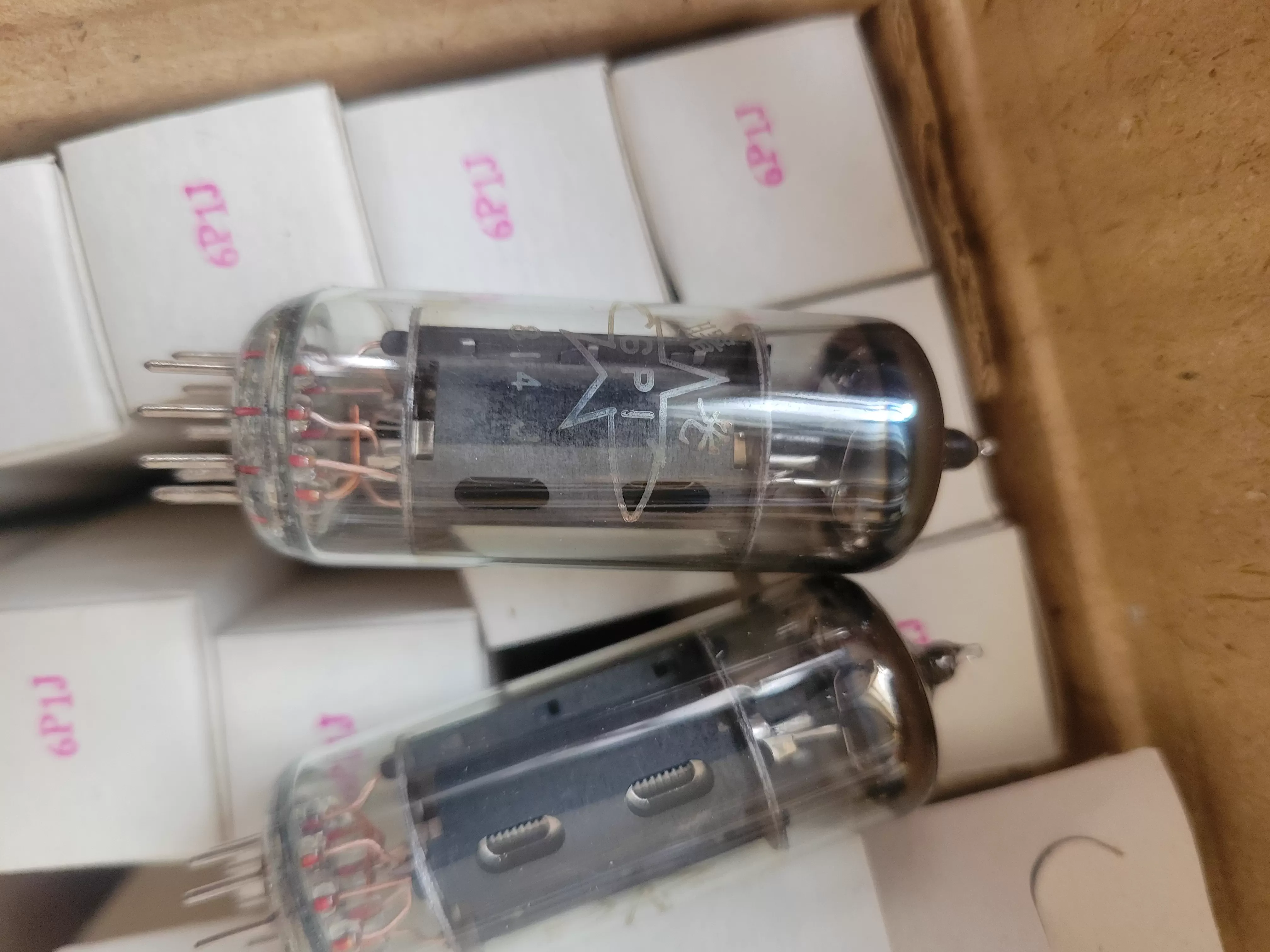 

Совершенно новая вакуумная лампа Shuguang 6P1 от бренда GHXAMP - идеальная замена для 6N1N-EB, 2 шт. для самостоятельной сборки акустических систем.