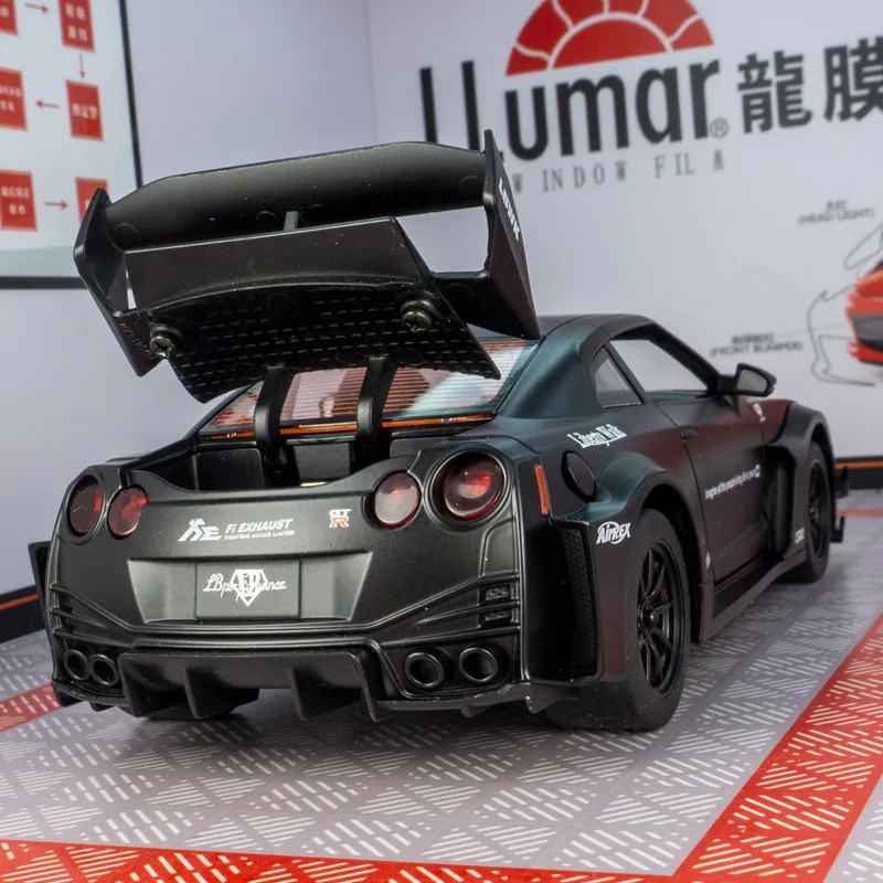 1:24 Nissan GTR alloy car model ornament collection, doors can be opened, children's toy car gift