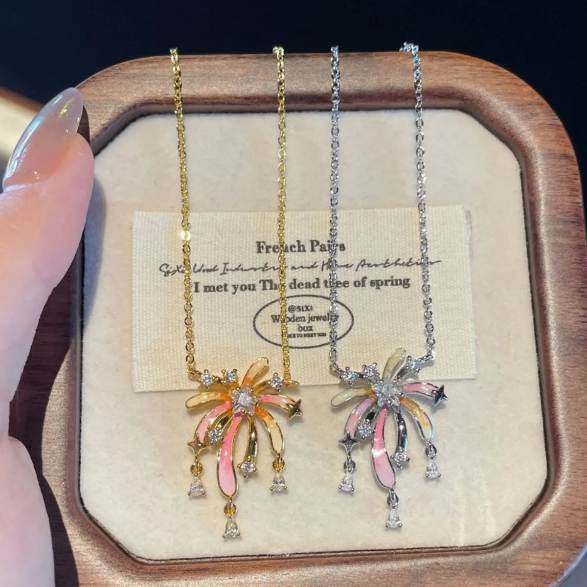 

Light Luxury Tassel Jewelry Set Engagement Wedding Gift High-quality Glossy Inlaid Crystal Necklace Earrings for Women