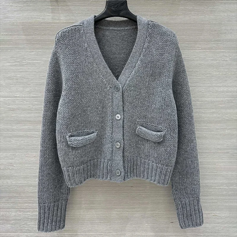 

Высококачественный женский кардиган с v-образным вырезом и логотипом, простой женский трикотаж 25121886