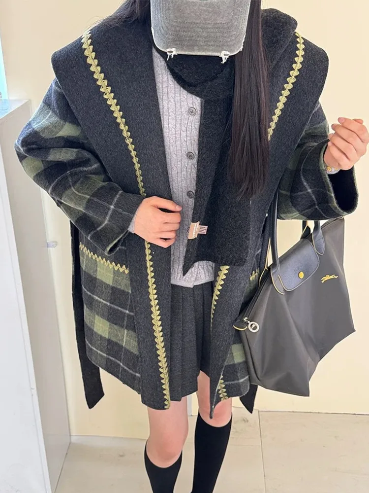 ZMEENNA Veste élégante à revers à carreaux pour femme Manteau long ouvert sur le devant avec détail de broderie Vêtements d'extérieur d'hiver surdimensionnés élégants ZM3636