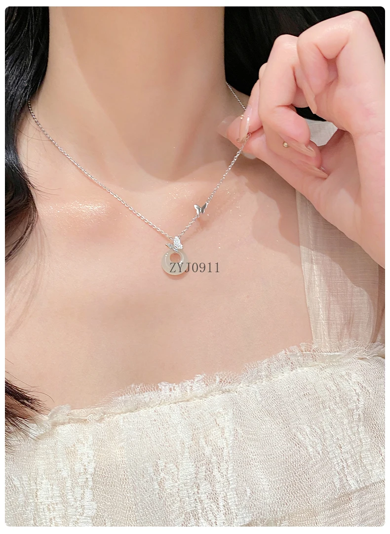 Gesper pengaman kupu-kupu perak murni kalung liontin giok Hetian alami hadiah perhiasan rantai tulang selangka mewah ringan wanita