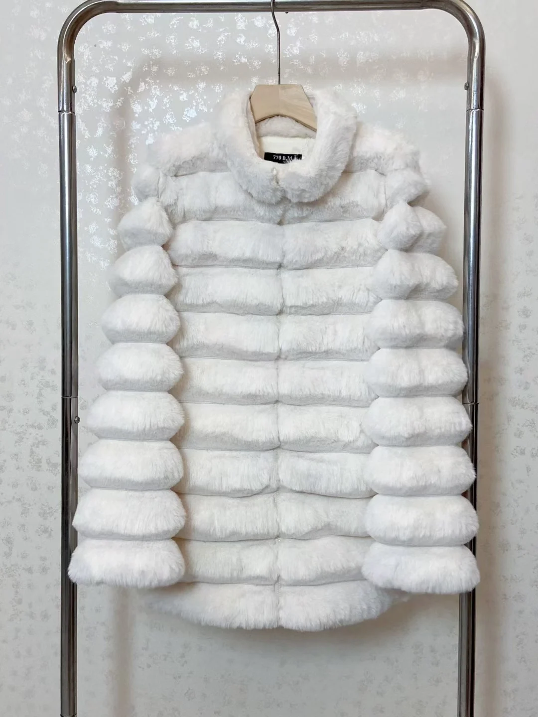

Trendy Mid-Length Women's Fur Coat Autumn Winter New Sle Rabbit Fur Simulation Luxury Feel Faionable Outerwear Coat